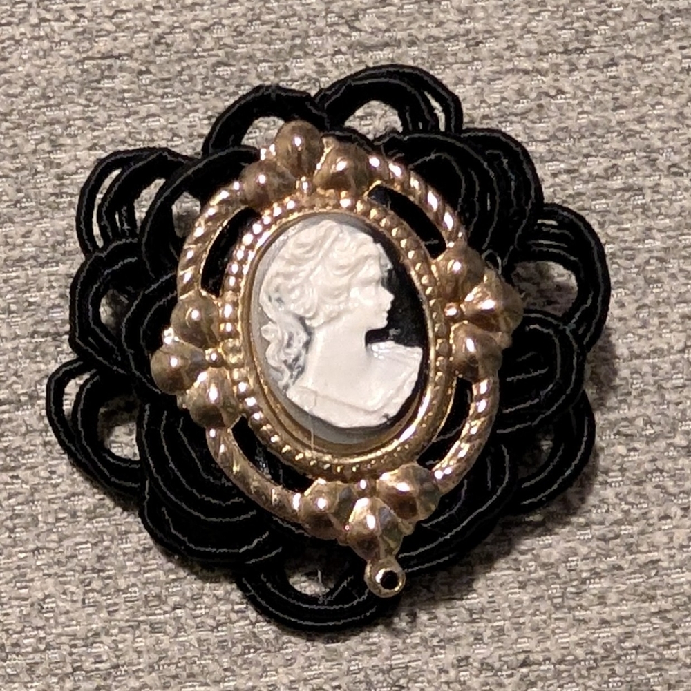 Vintage Elegant Black Cameo Brooch